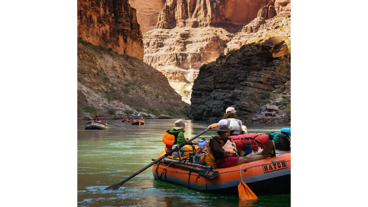 Hatch oar boats on river